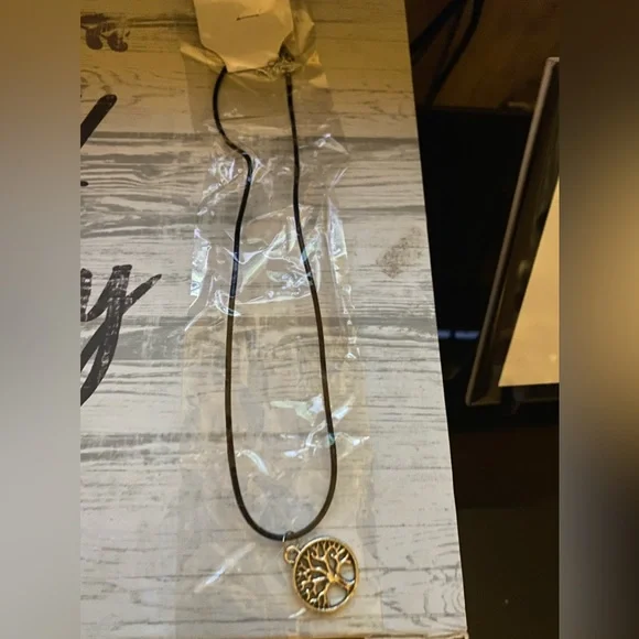 (Free with any purchase) NWT Tree of life necklace in original packaging - Picture 2 of 2